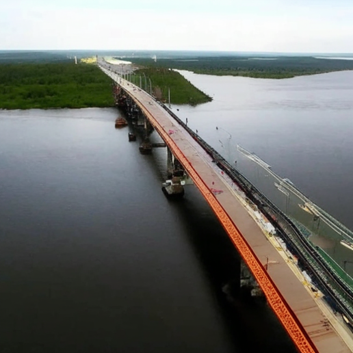 Возле Сургута состыковали пролеты второго моста через Обь